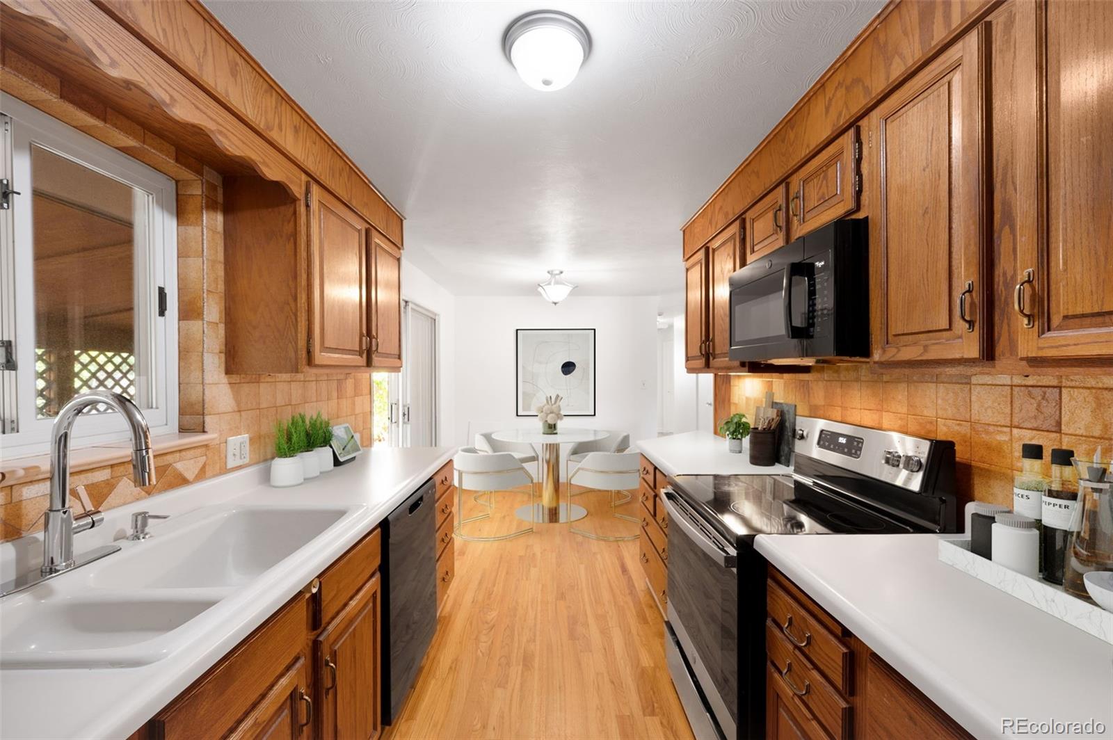 646 W Easter Place