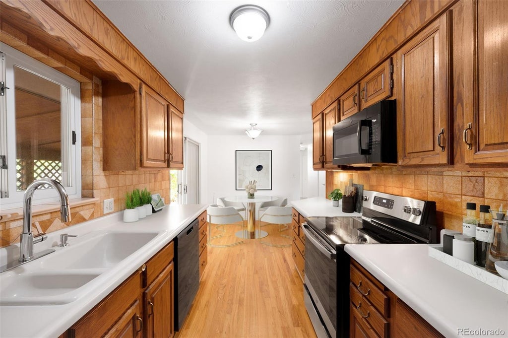 Photo of 646 W Easter Place, Littleton, CO 80120 (MLS # 2889327)