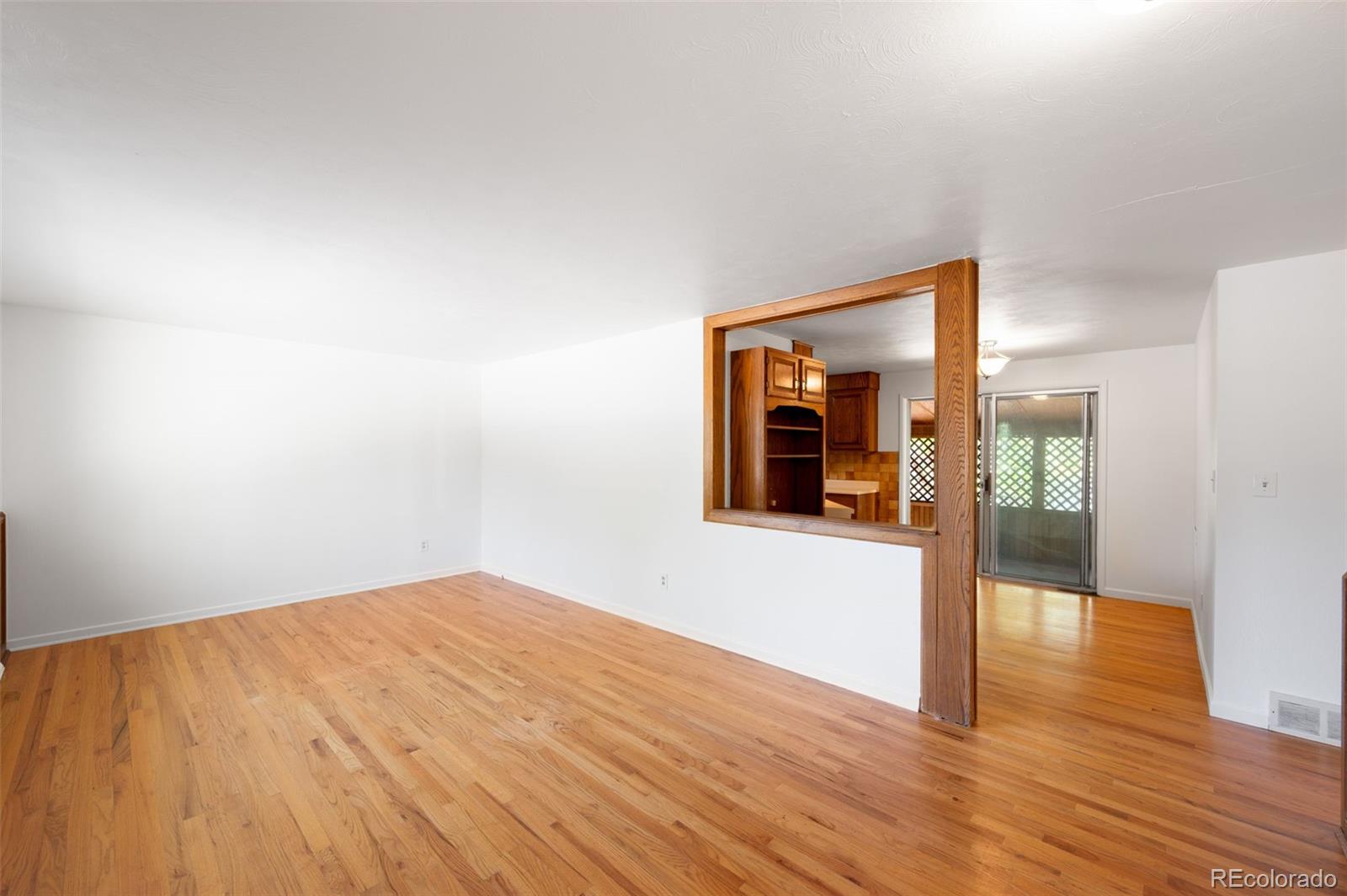 646 W Easter Place