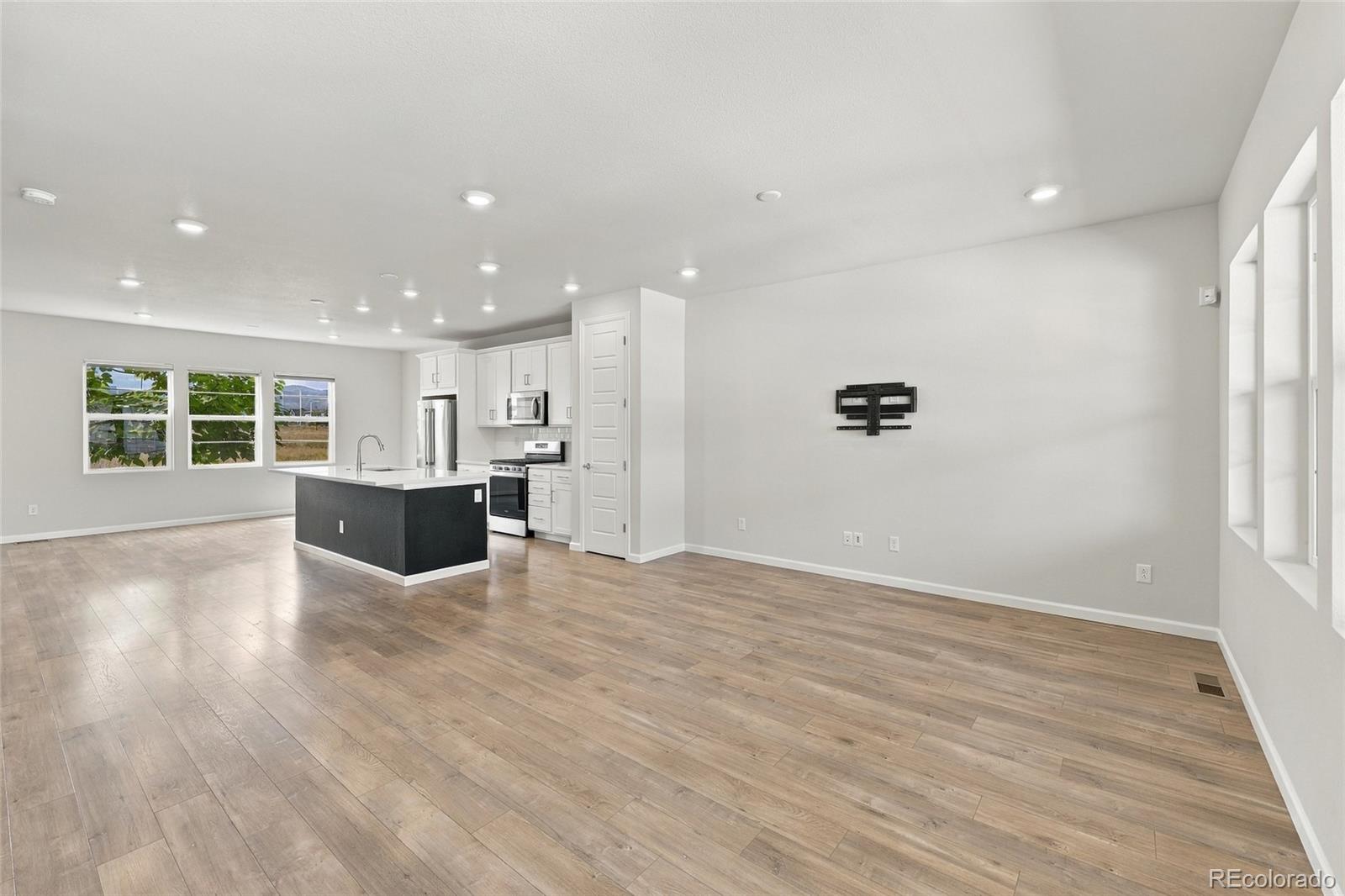 8806 Fraser River Loop