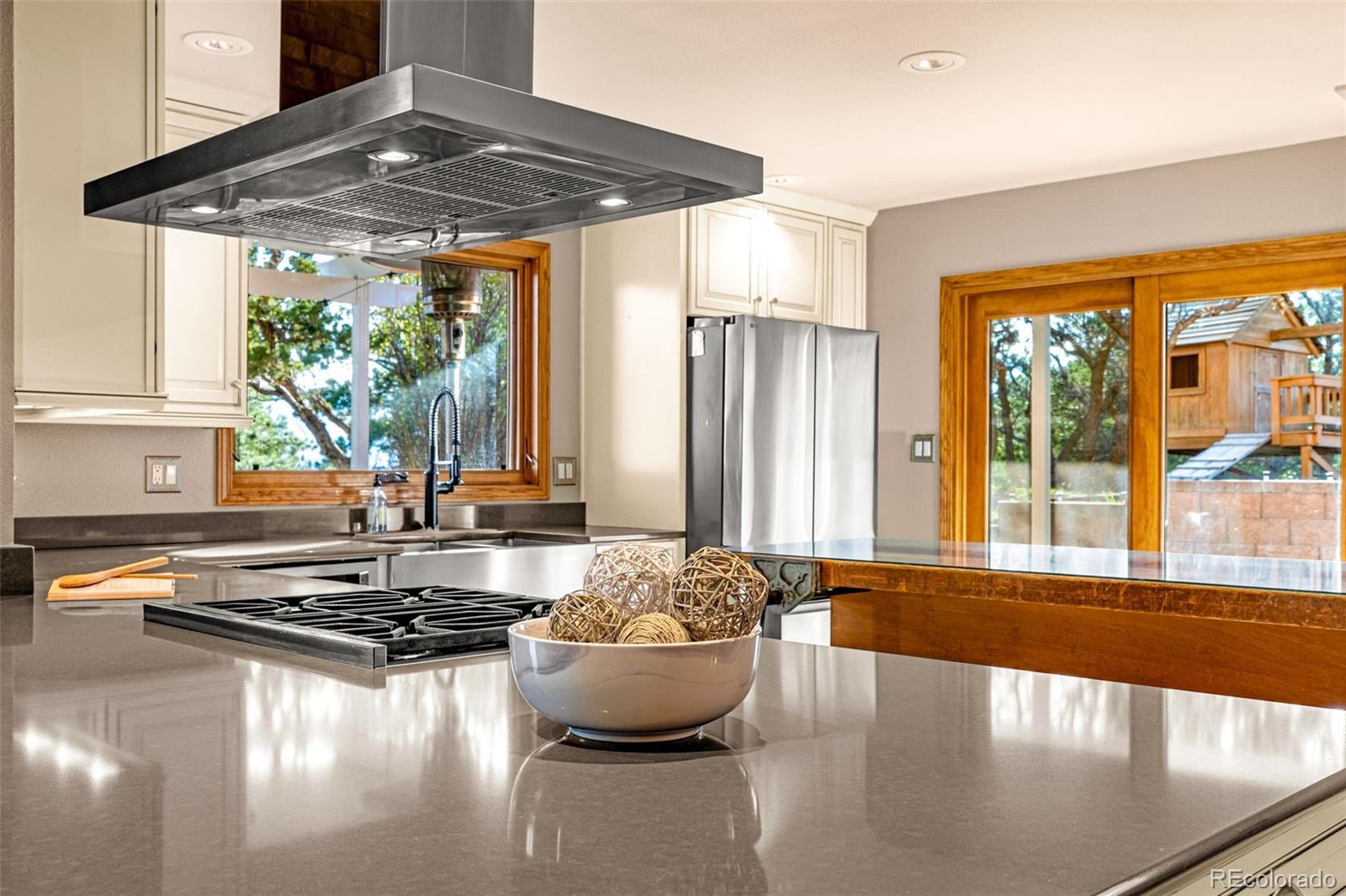 18220 Knollwood Boulevard