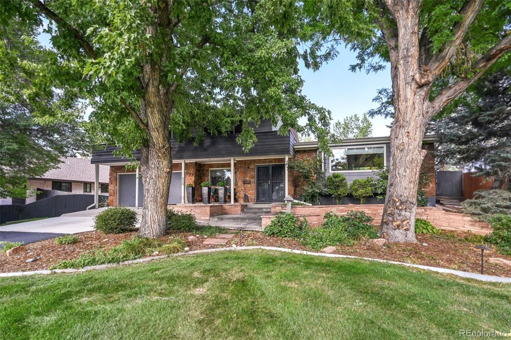 Photo of 530 S Harrison Lane, Denver, CO 80209 (MLS # 8129126)