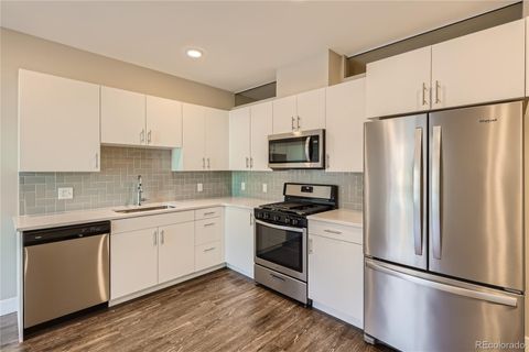 Condominium in Denver CO 2374 University Boulevard 11.jpg