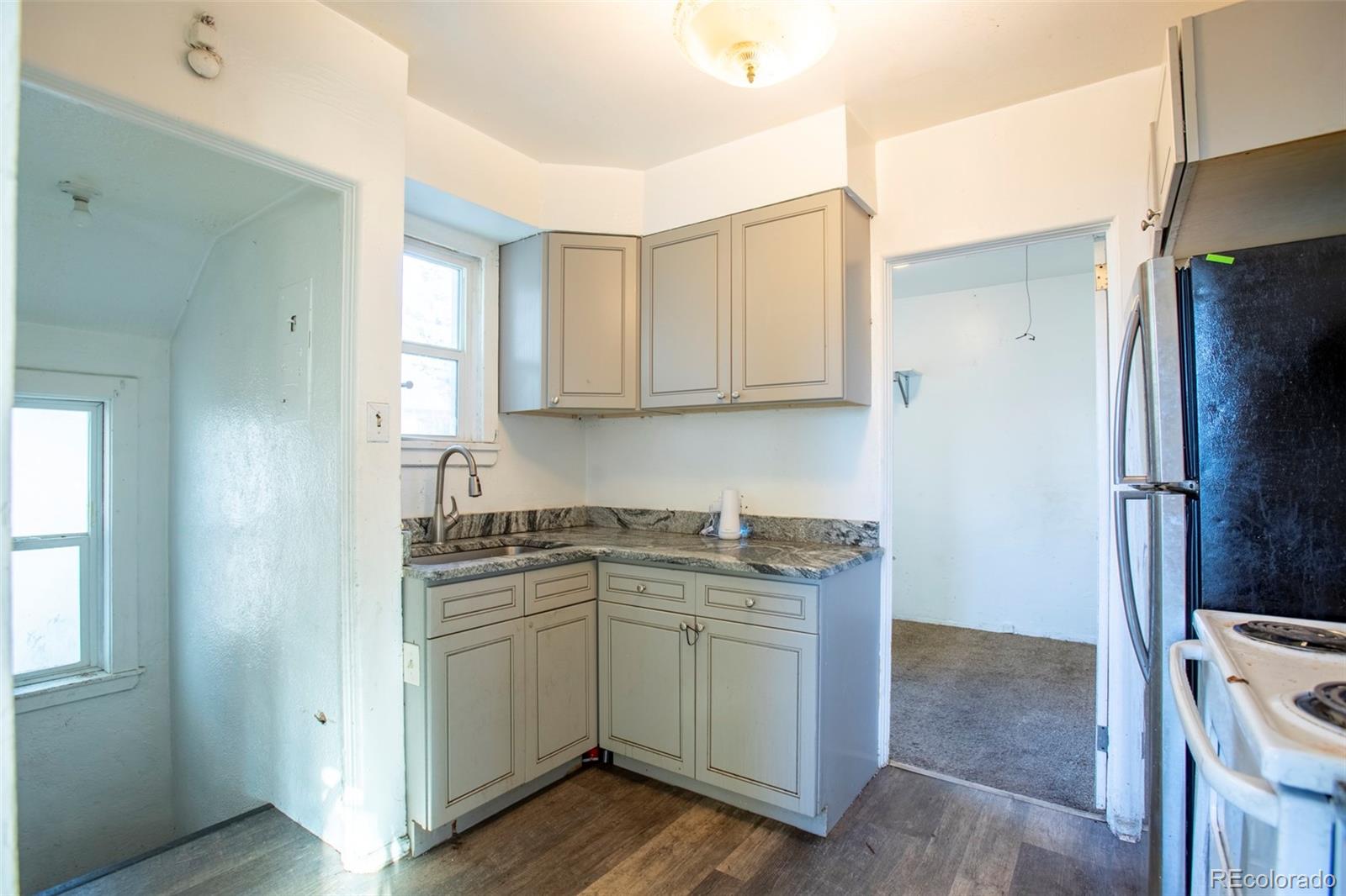 3407 W Dakota Avenue