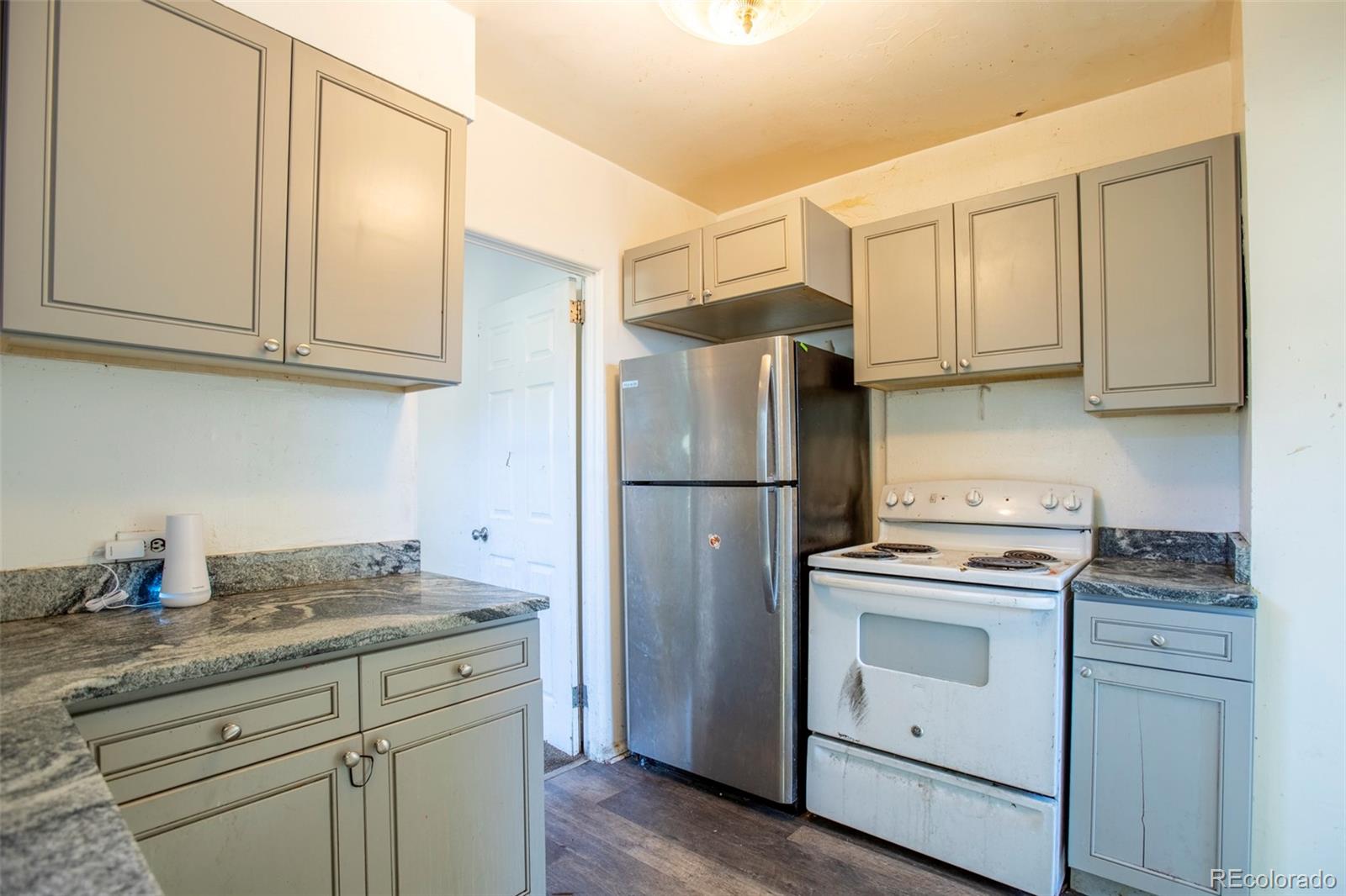 3407 W Dakota Avenue