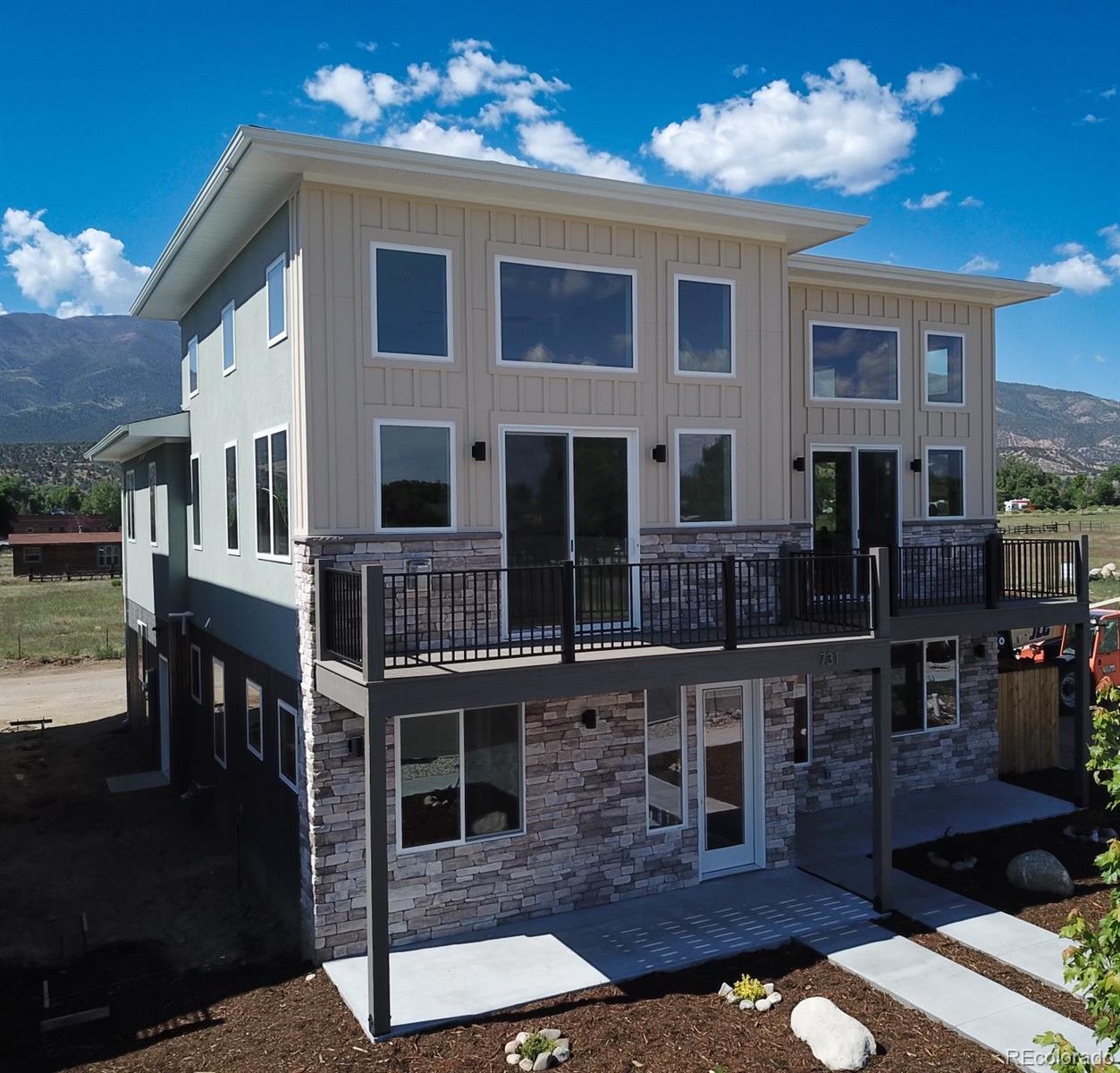 Photo 2 of 29 of 731 Holman Court townhome