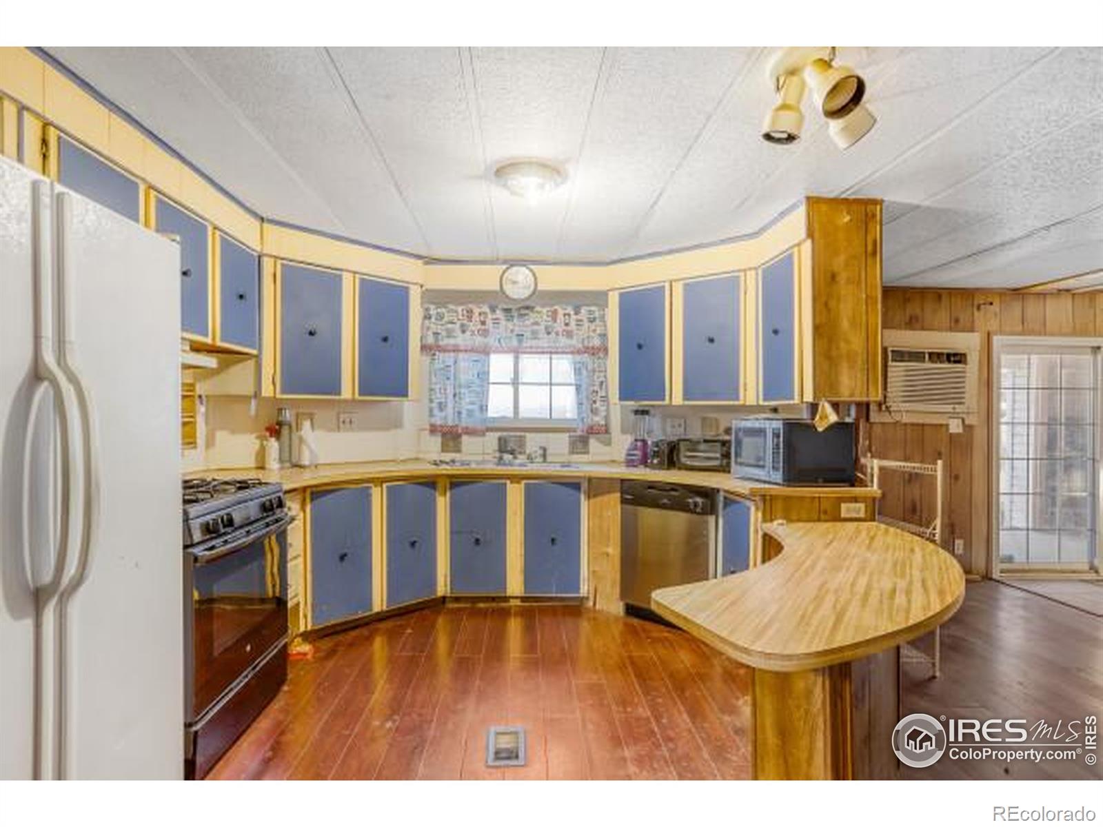 1215 Macintyre Court