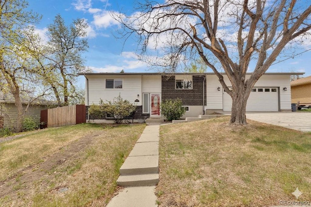 Photo of 11552 W Tennessee Place, Lakewood, CO 80226 (MLS # 9994975)
