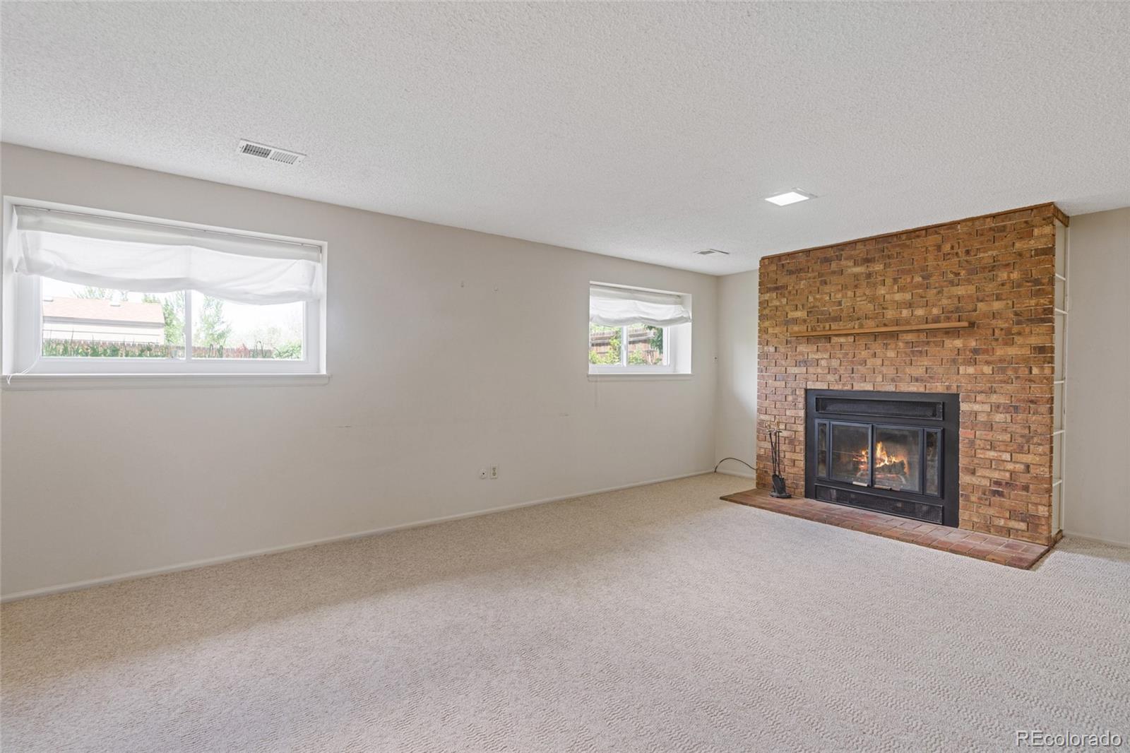 2453 S Memphis Way