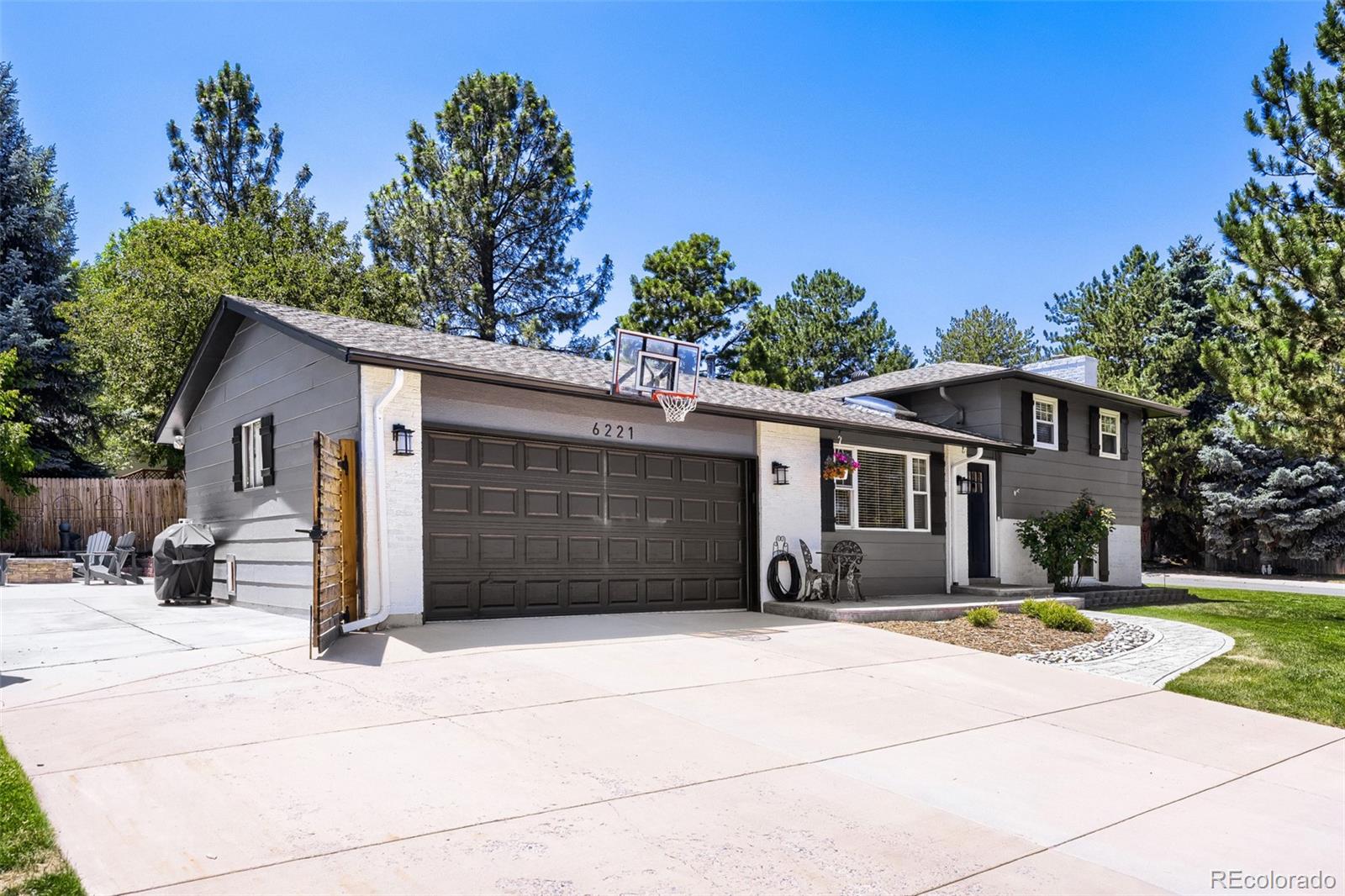 6221 S Ash Circle W