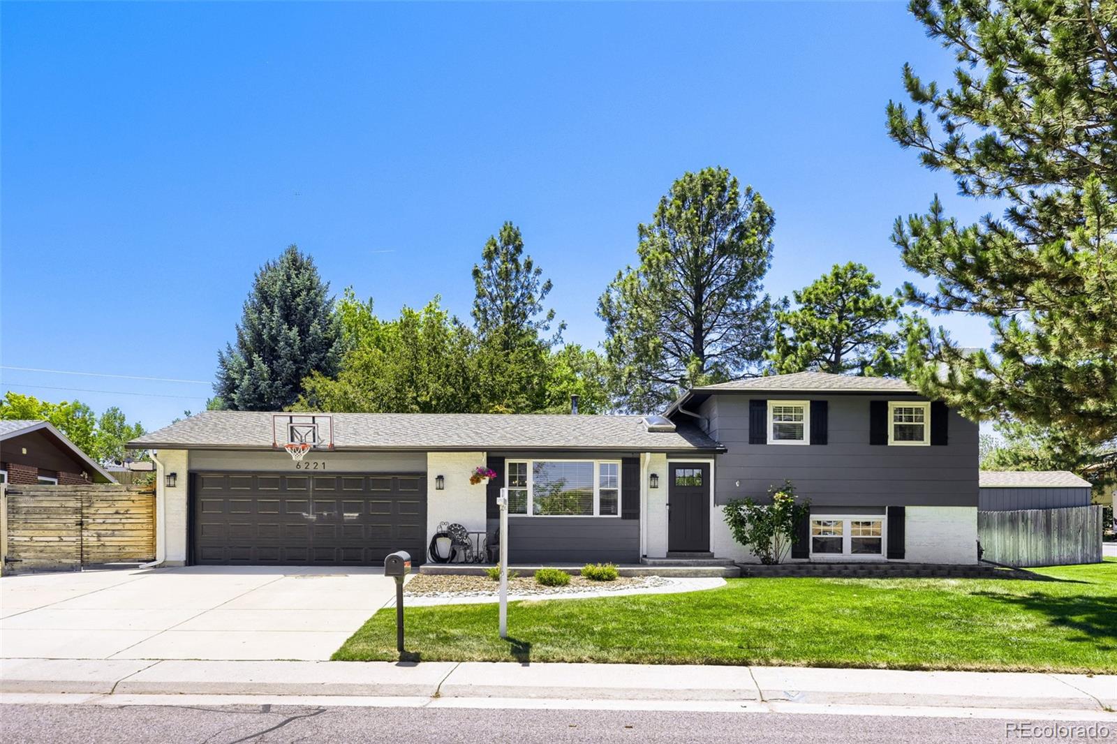 6221 S Ash Circle W