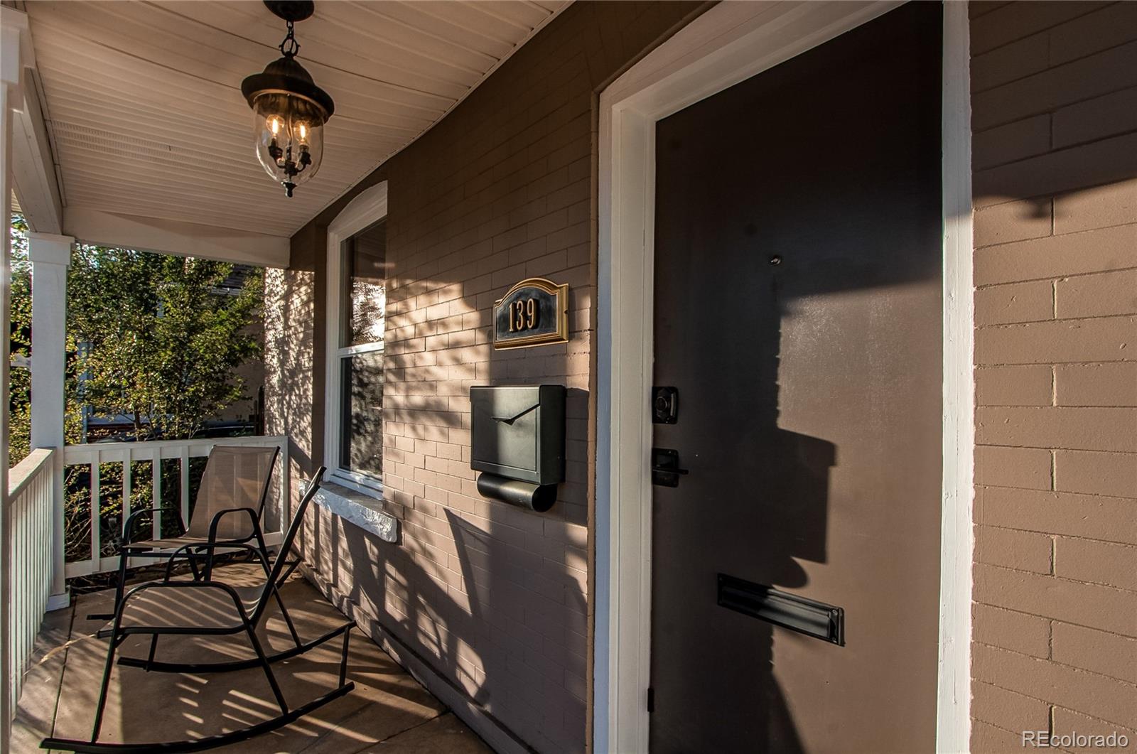 139 W Dartmouth Avenue