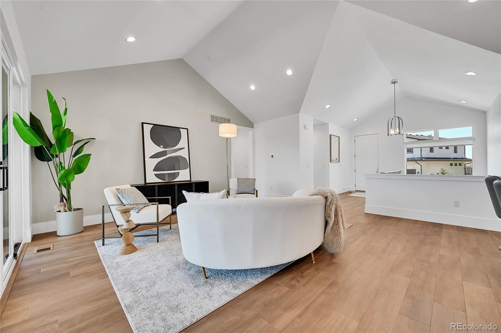1148 Hillside Lane