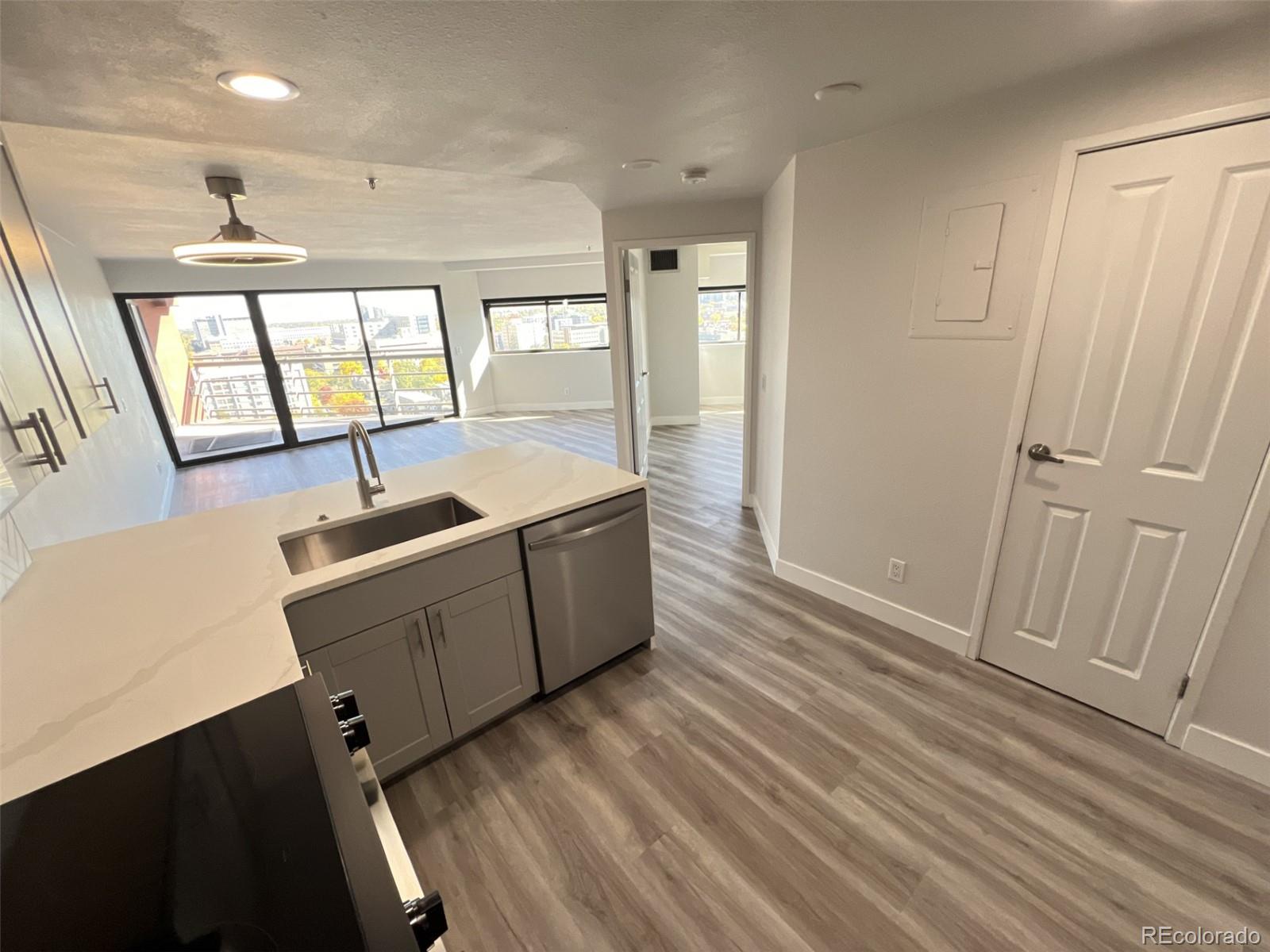 100 Park Avenue W 1405