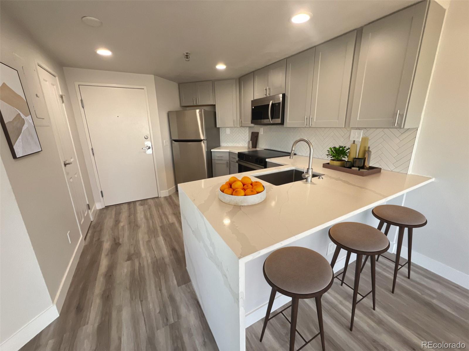 100 Park Avenue W 1405