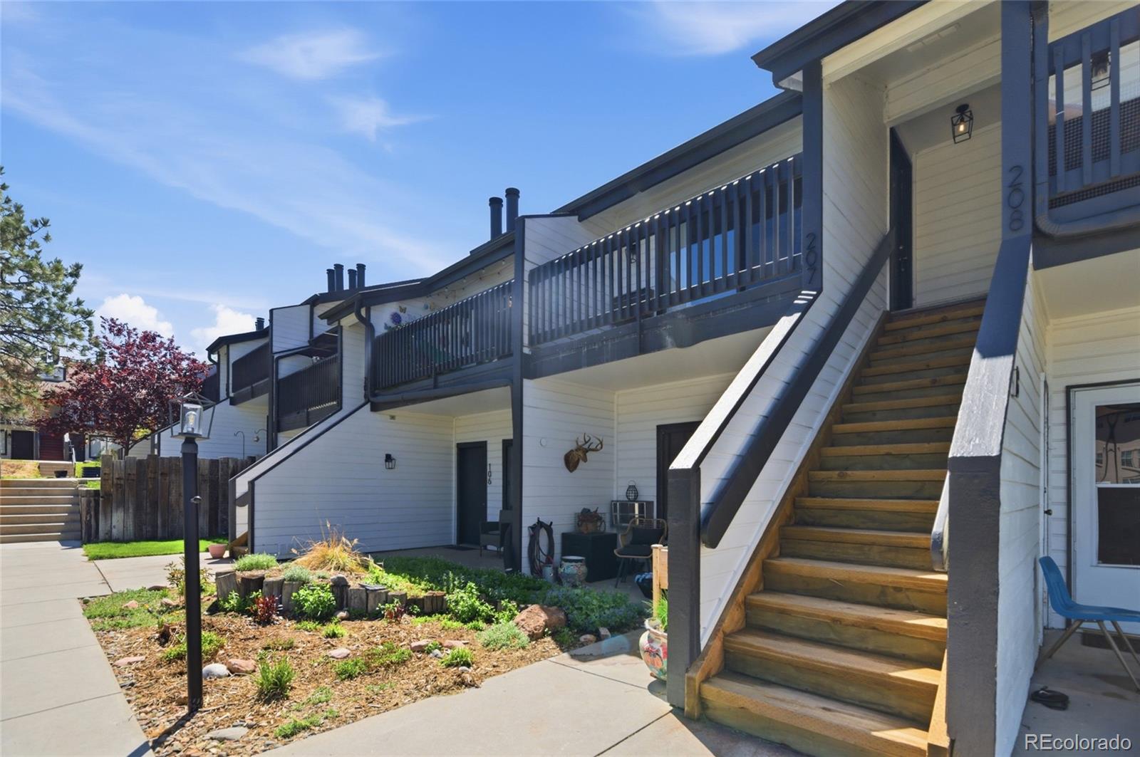 532 Oakwood Drive B207