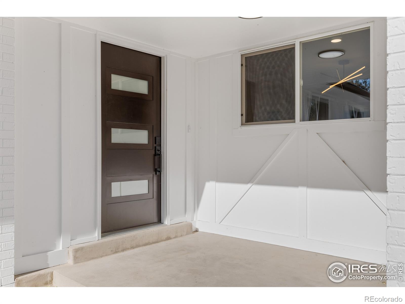 5901 S Greenwood Circle