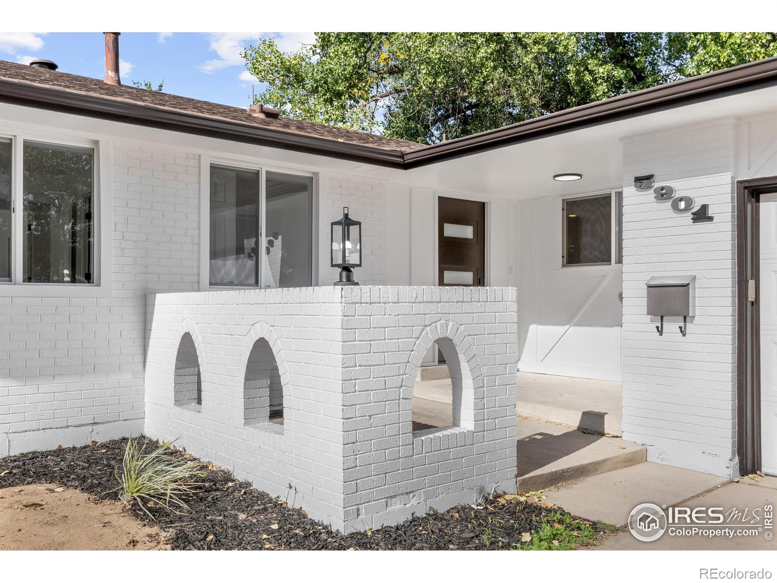 5901 S Greenwood Circle