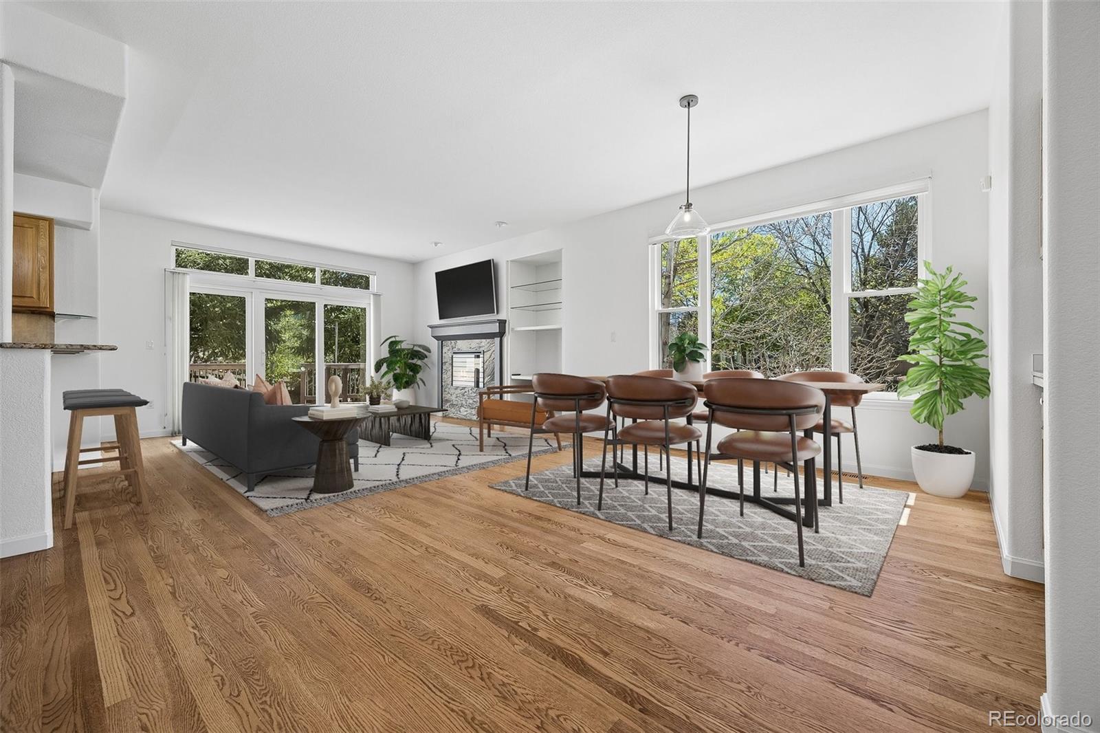 1011 S Valentia Street 20