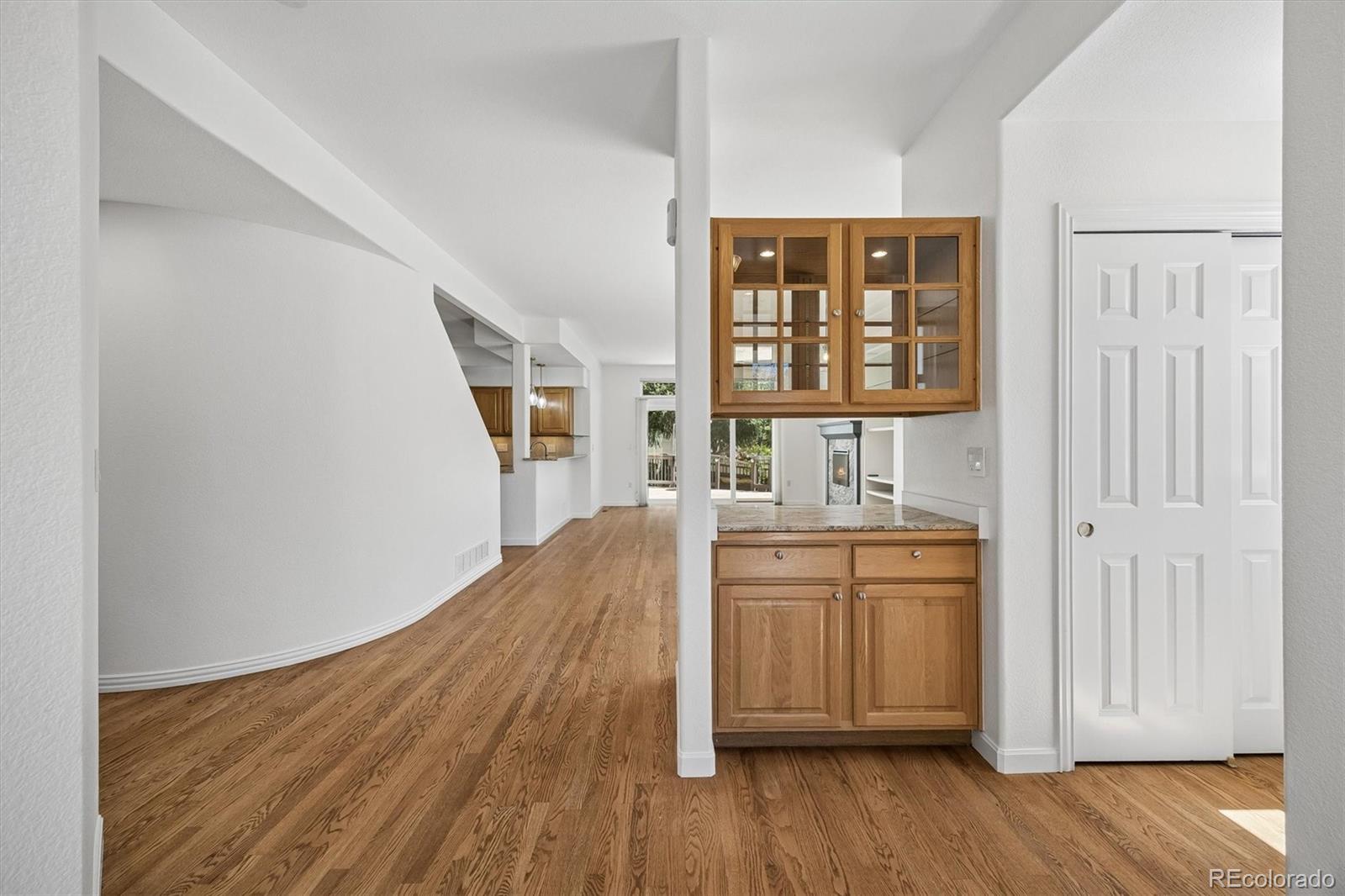 1011 S Valentia Street 20