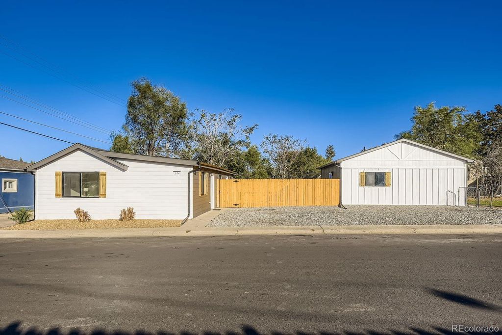 Photo of 634 S Hazel Court, Denver, CO 80219 (MLS # 4327822)