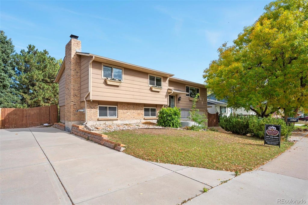 Photo of 8673 W Swarthmore Place, Littleton, CO 80123 (MLS # 2578235)