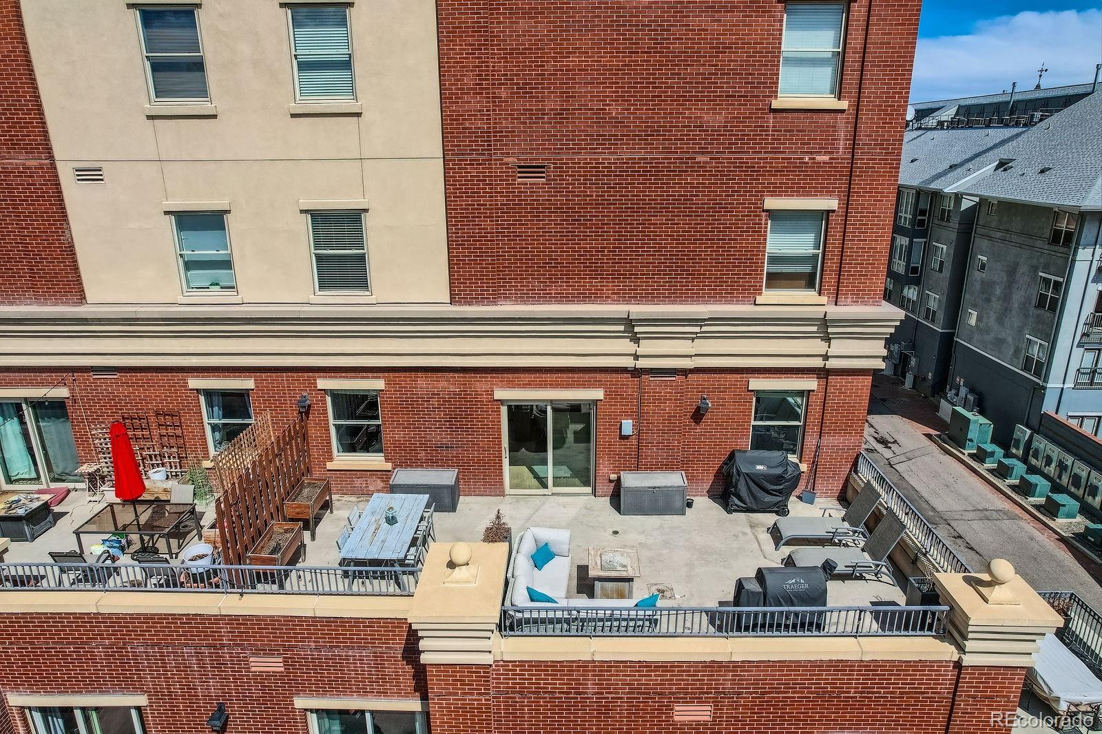 1950 N Logan Street 411