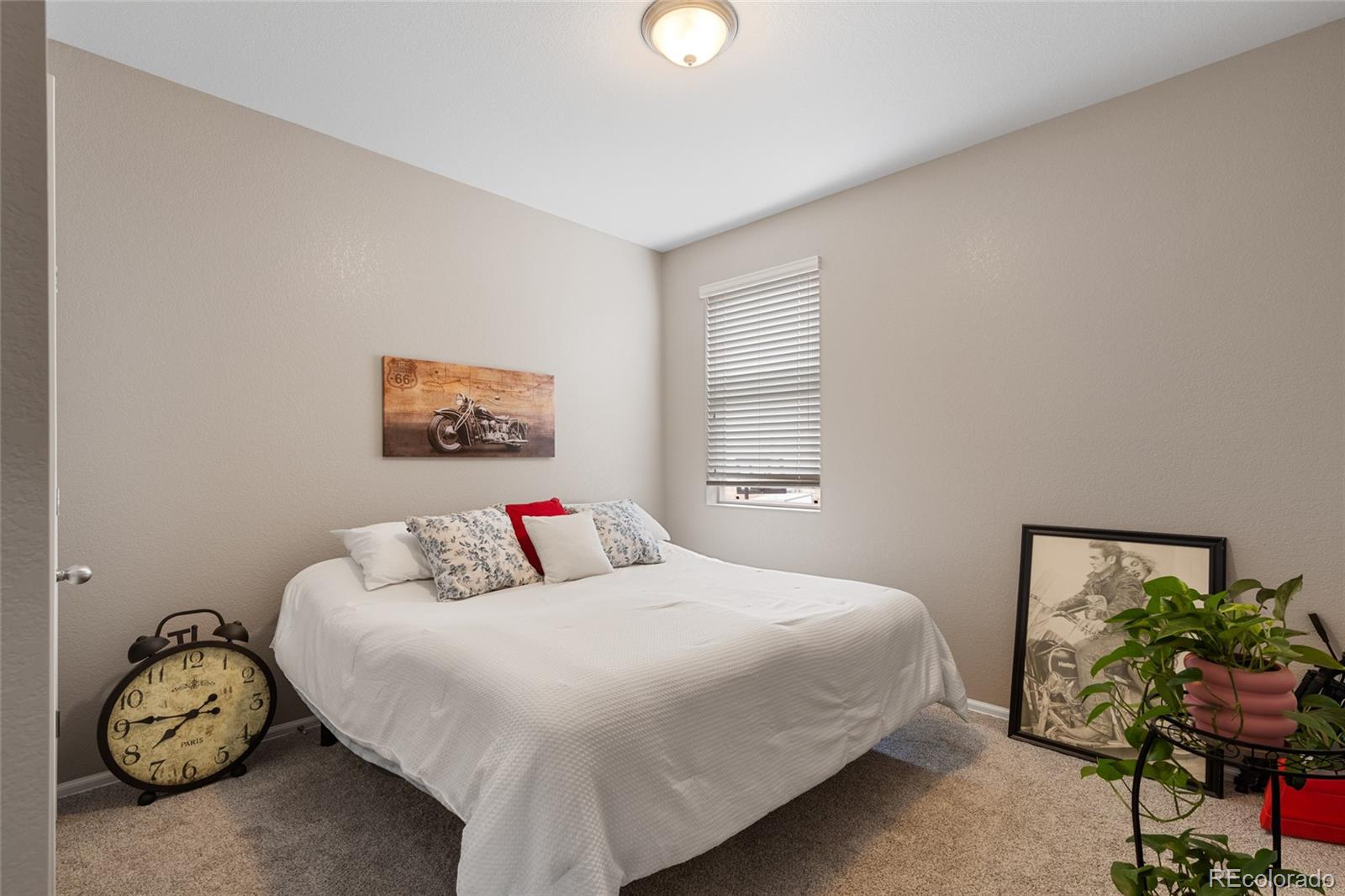 13648 Valentia Street