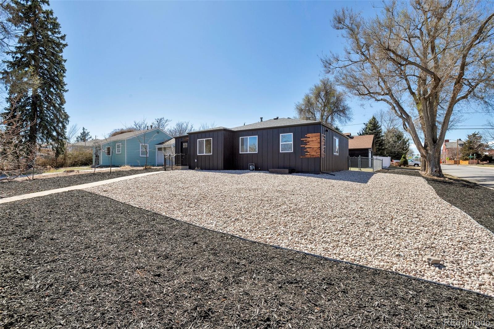 1285 Roslyn Street, Denver, CO, 80220 2 1285 Roslyn Street