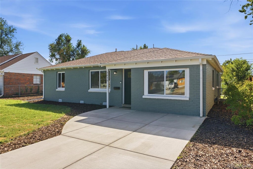 Photo of 3055 N Holly Street, Denver, CO 80207 (MLS # 4027629)