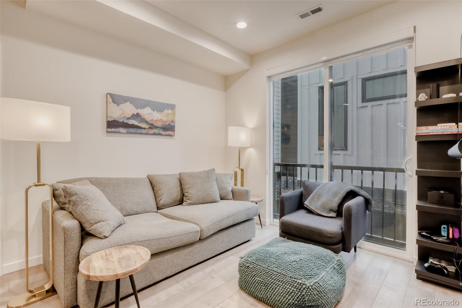 1930 Hooker Street 3