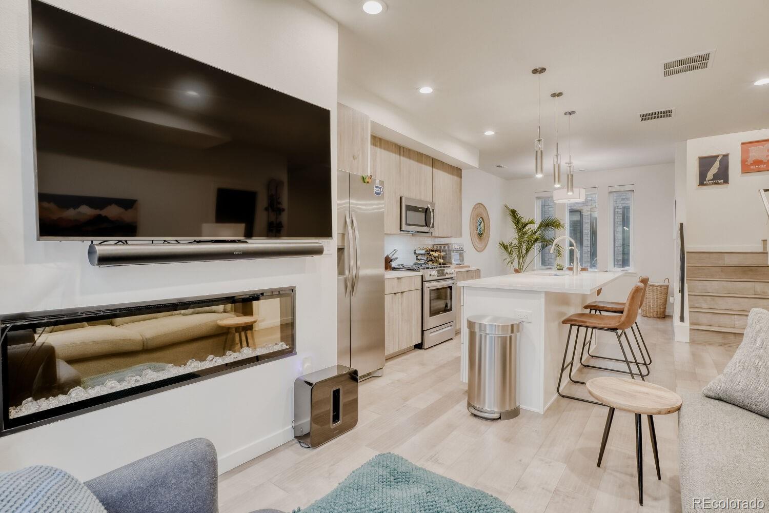 1930 Hooker Street 3