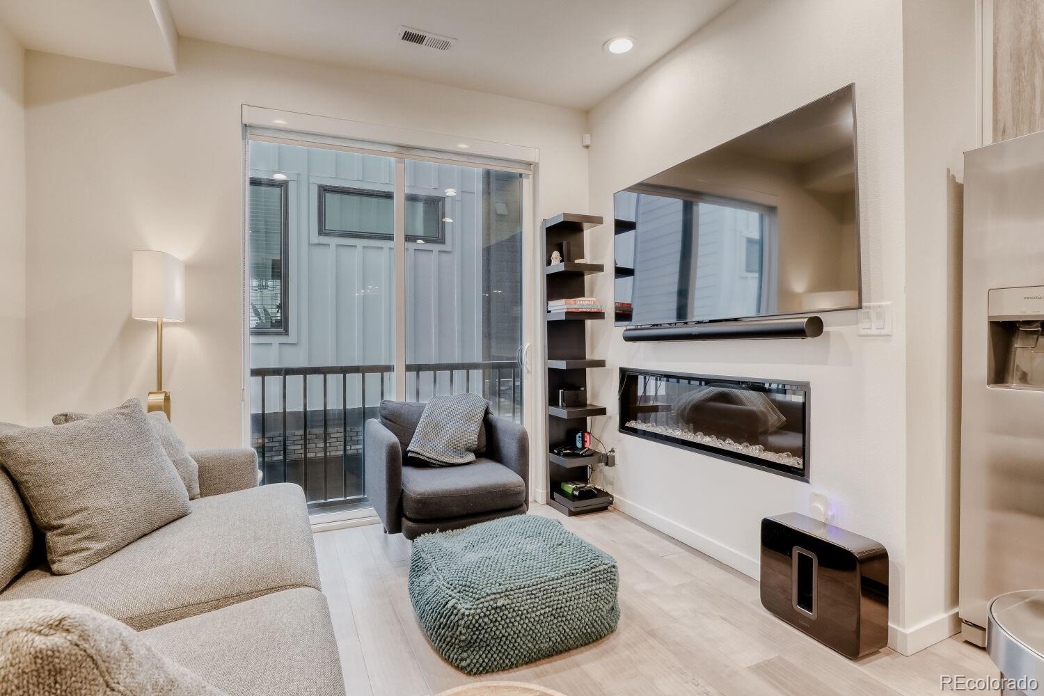 1930 Hooker Street 3