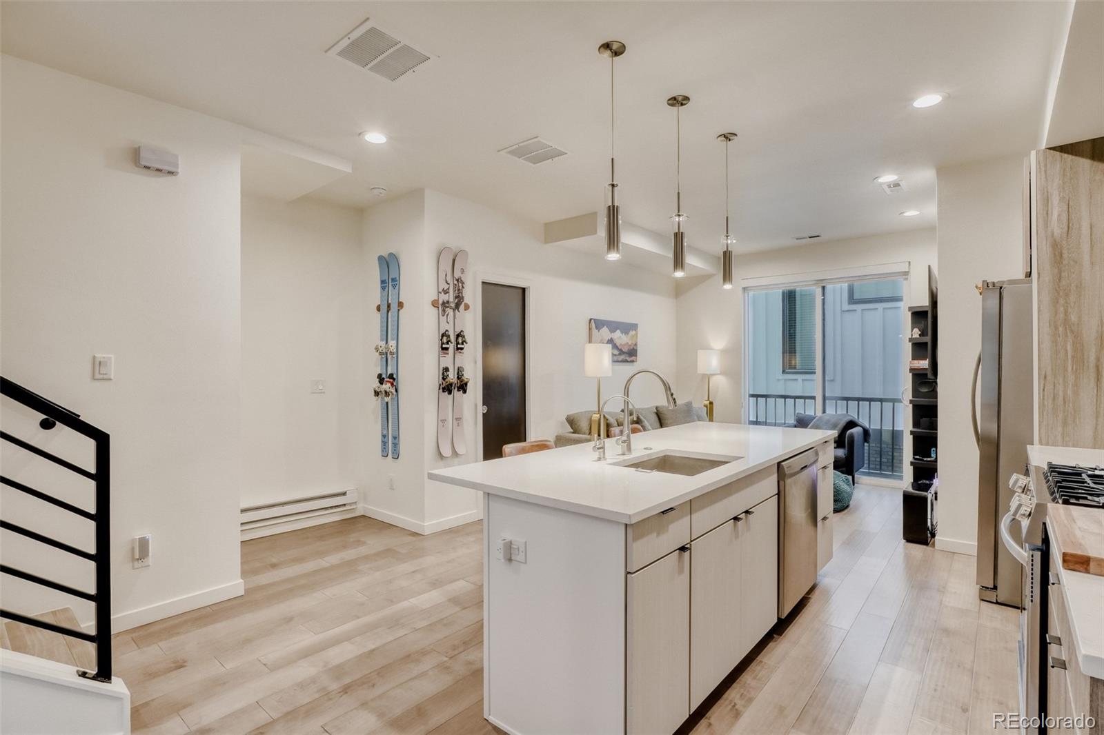 1930 Hooker Street 3