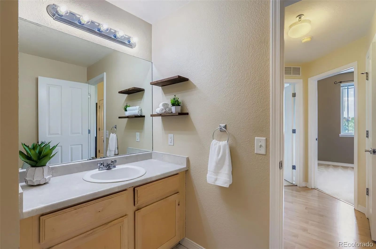 Longmont, Colorado 80504, United States, 2 Bedrooms Bedrooms, ,2 BathroomsBathrooms,Residential,Active,195555