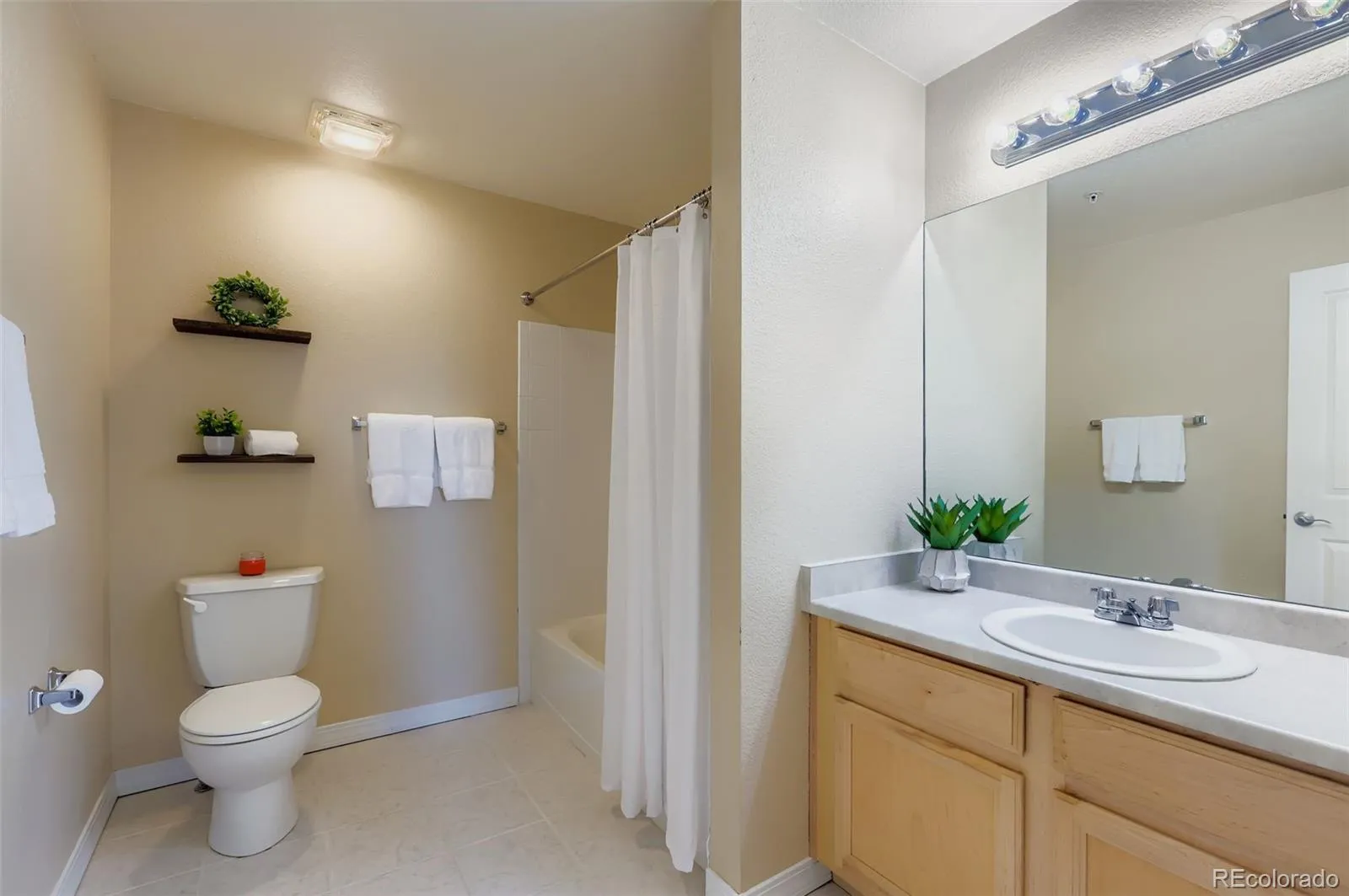 Longmont, Colorado 80504, United States, 2 Bedrooms Bedrooms, ,2 BathroomsBathrooms,Residential,Active,195555