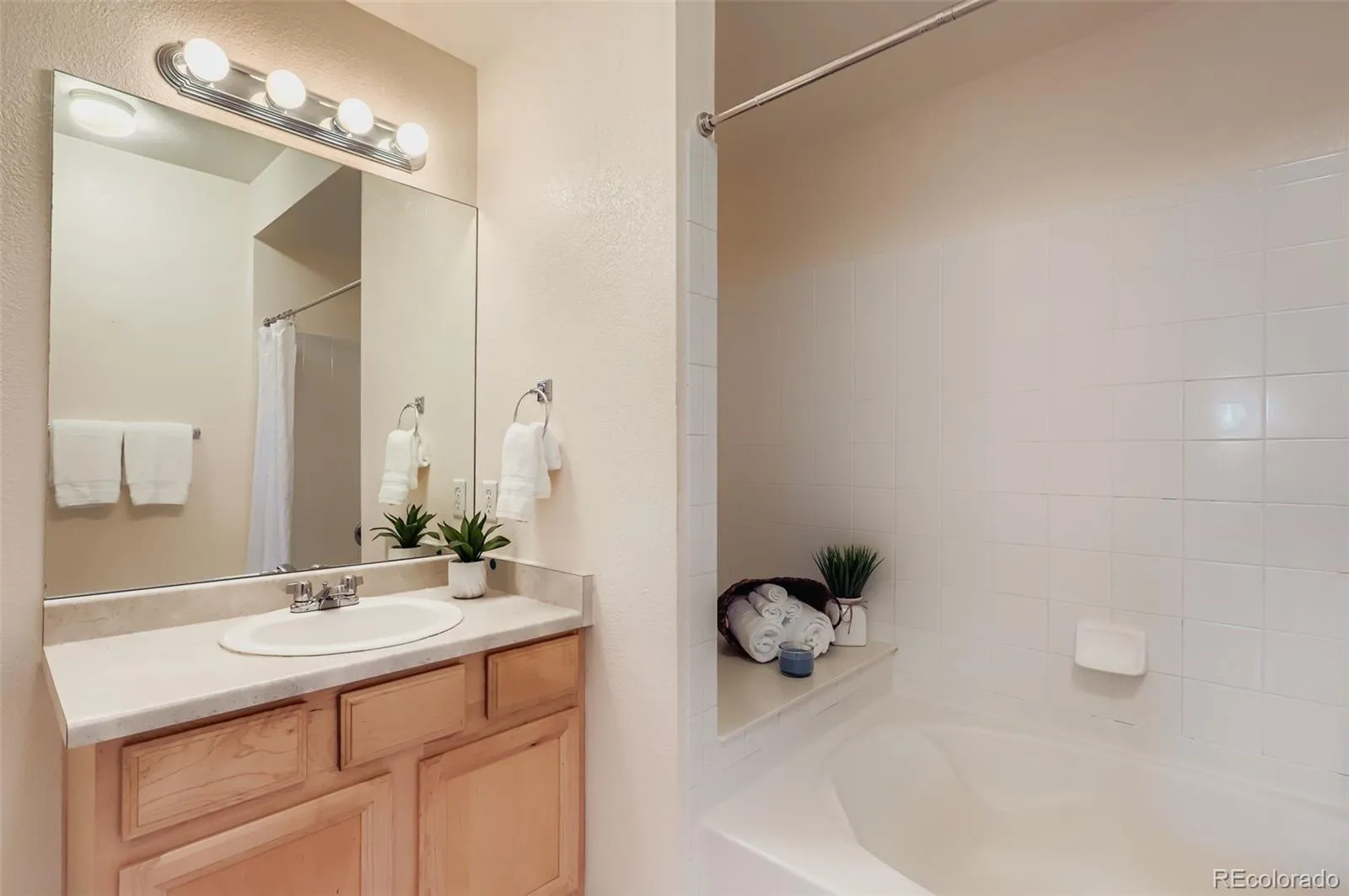 Longmont, Colorado 80504, United States, 2 Bedrooms Bedrooms, ,2 BathroomsBathrooms,Residential,Active,195555