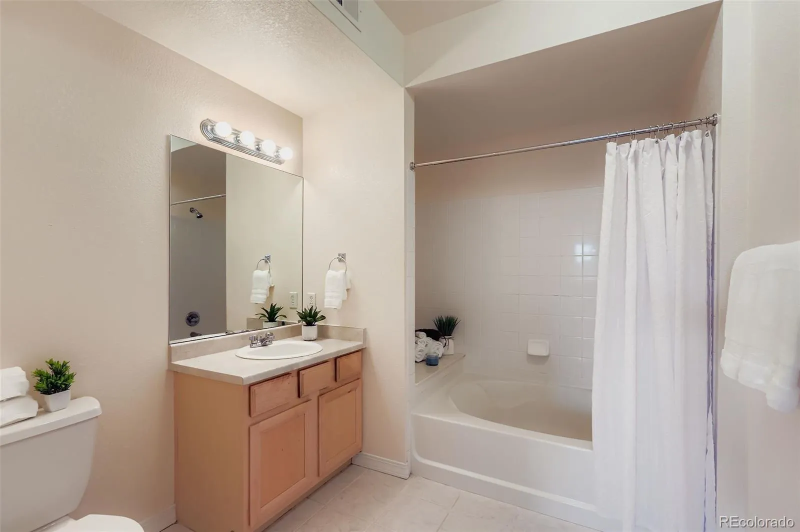 Longmont, Colorado 80504, United States, 2 Bedrooms Bedrooms, ,2 BathroomsBathrooms,Residential,Active,195555