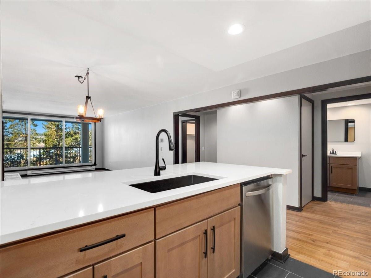 21640 US Highway 6 2121