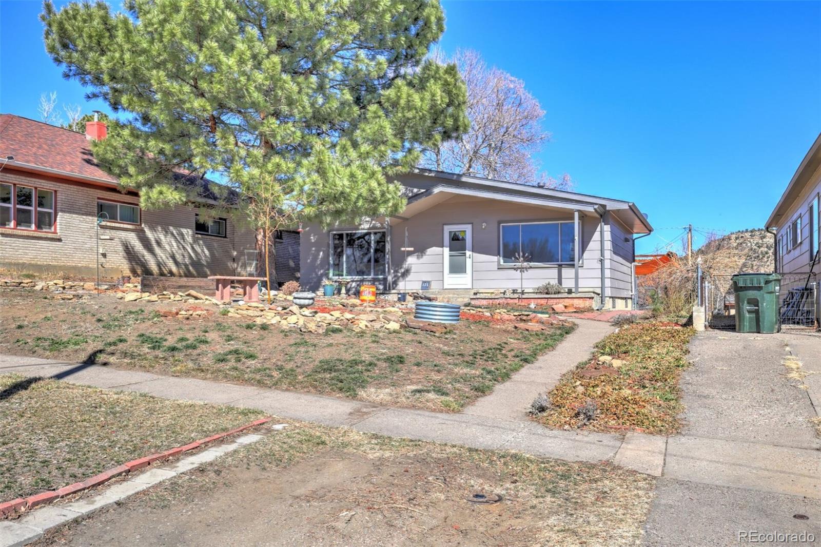 825 W Kansas Avenue