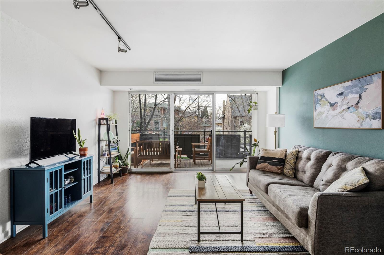 669 N Washington Street 203