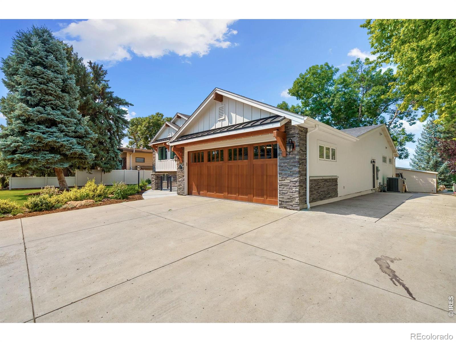 2521 Lake Drive