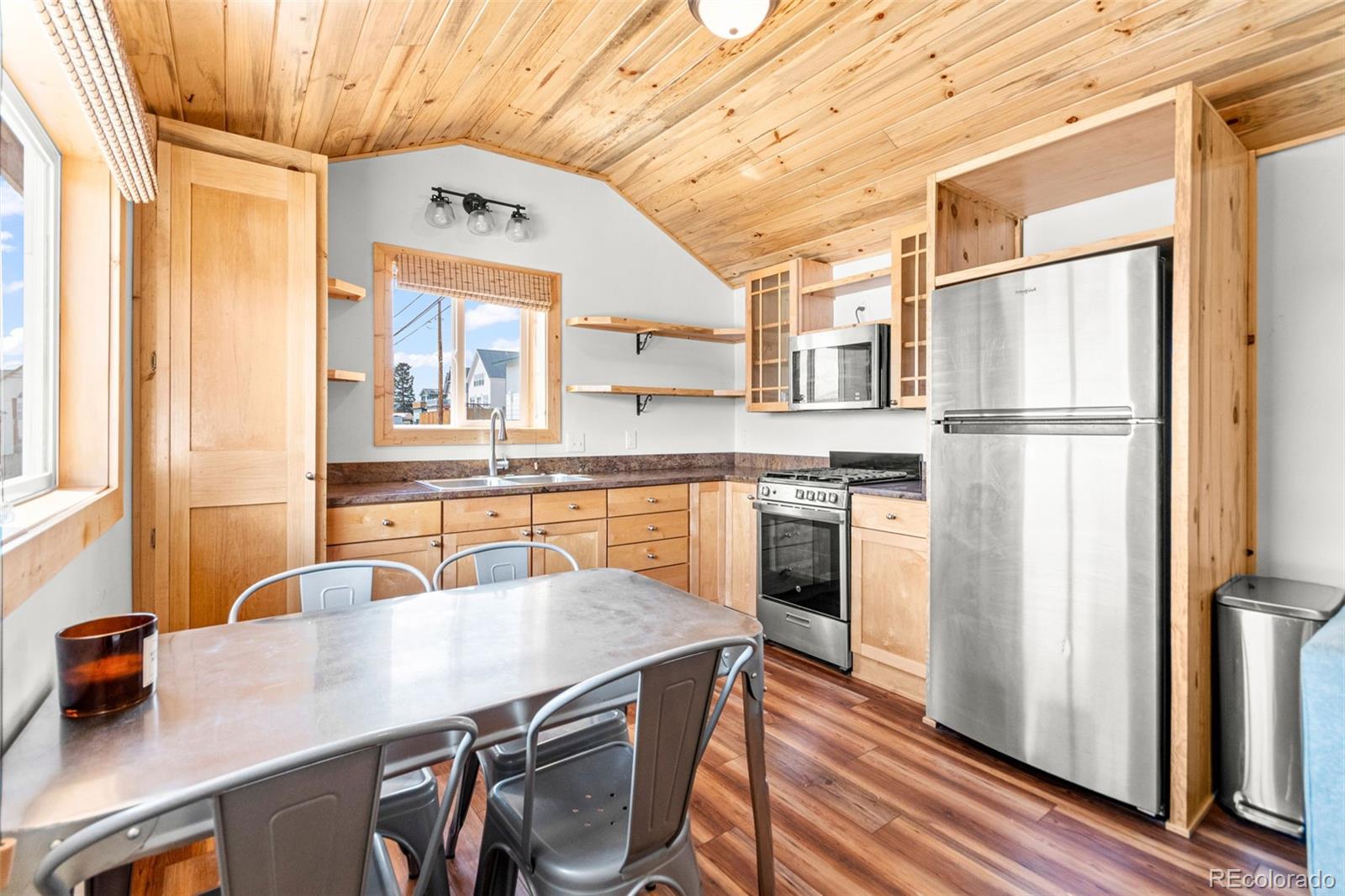 428 W 6th Street B