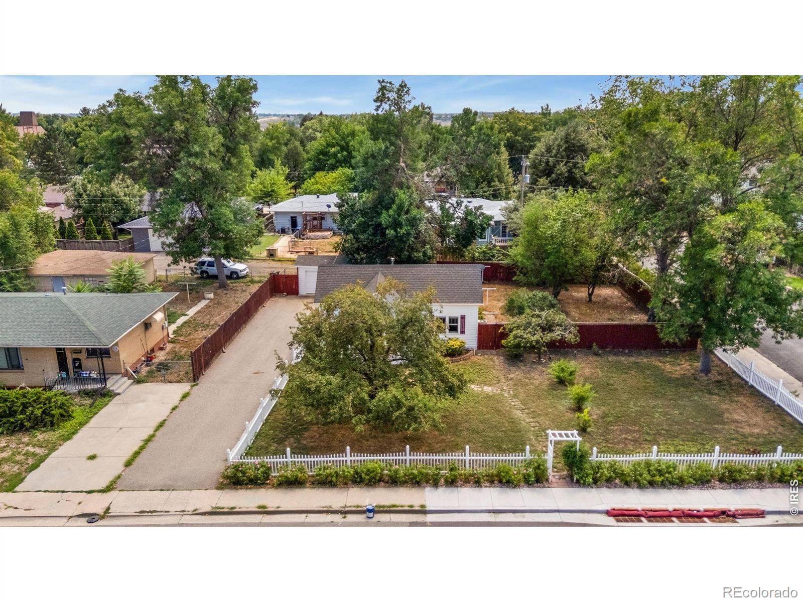 1050 W 8th Street