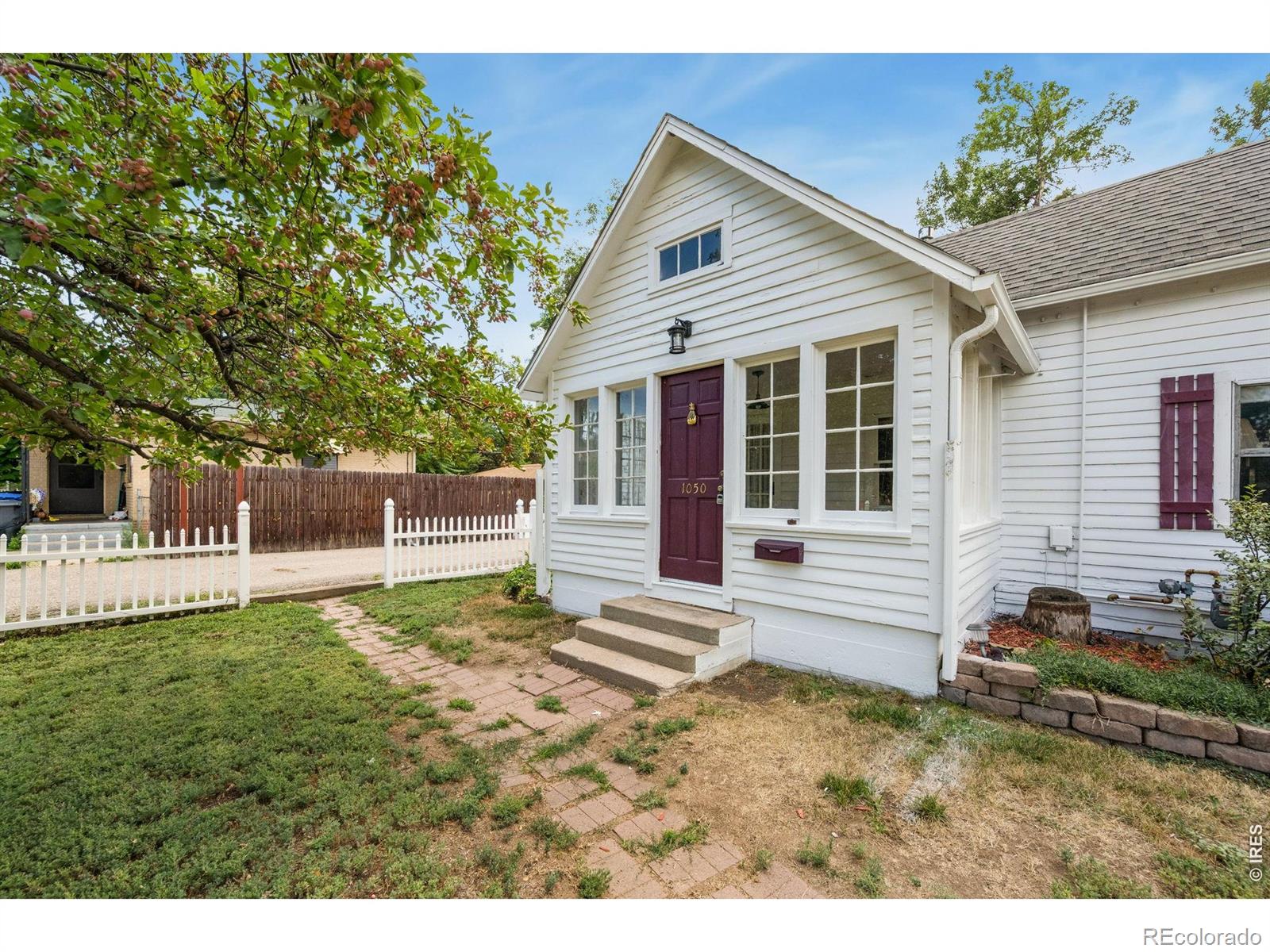 1050 W 8th Street