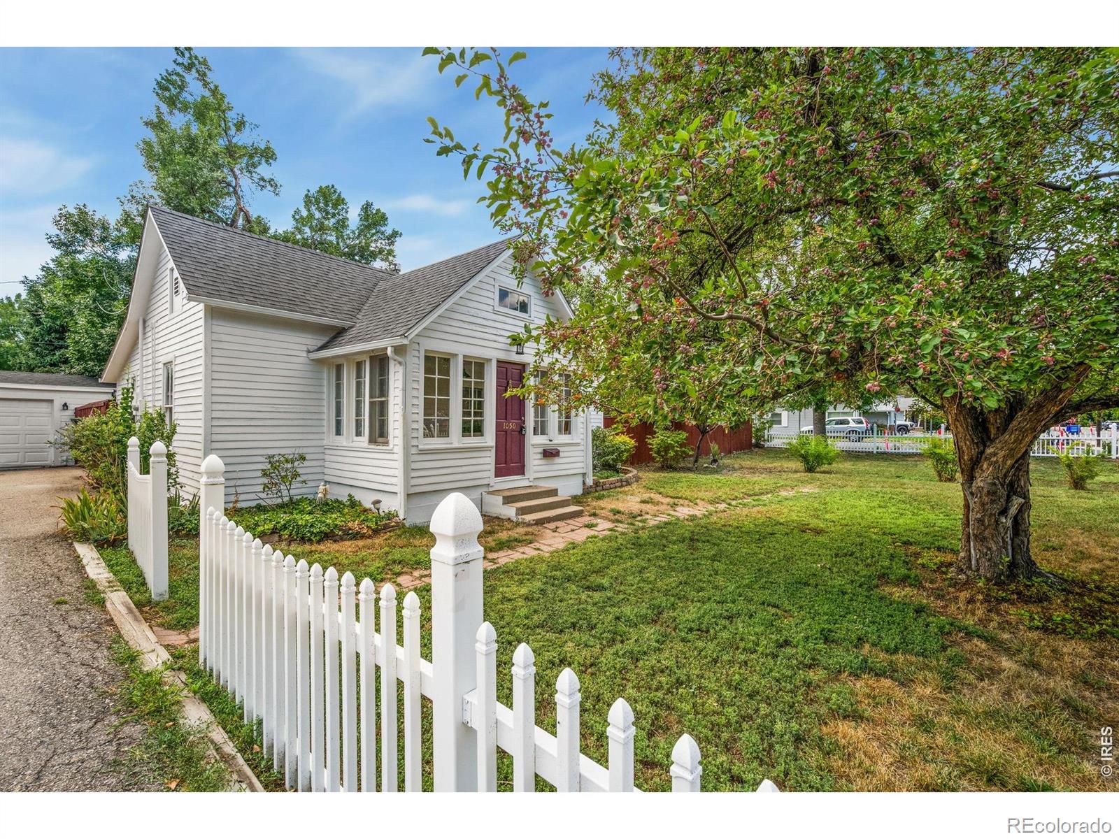 1050 W 8th Street