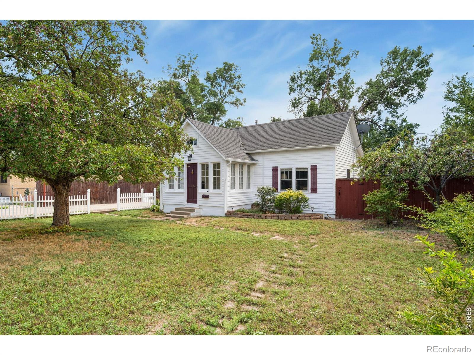 1050 W 8th Street