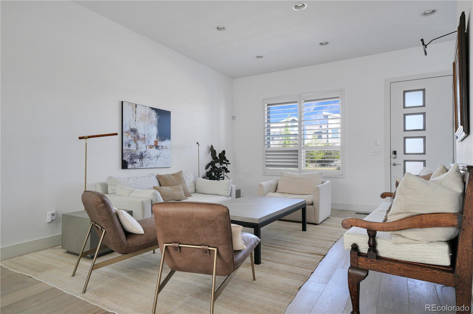 5043 Valentia Street 102