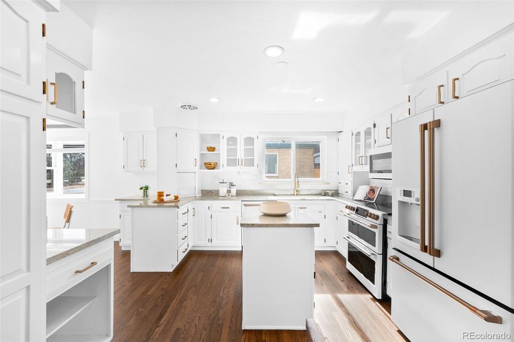 Photo of 3035 N Monaco Parkway, Denver, CO 80207 (MLS # 9363453)