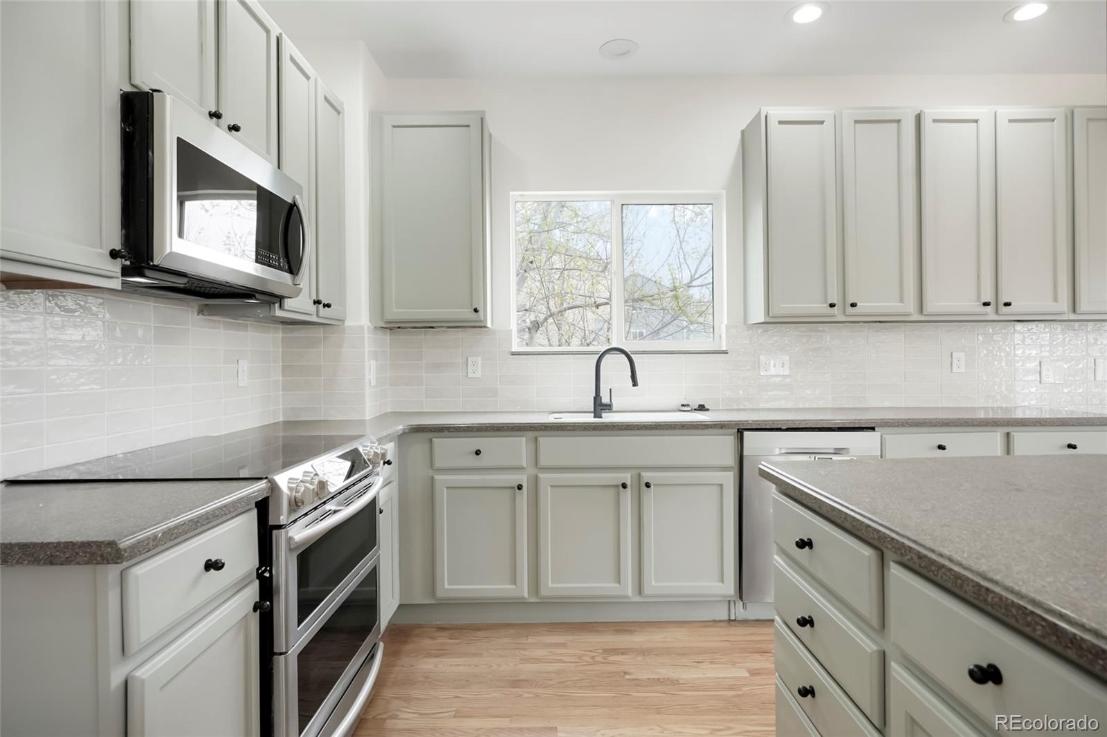 21730 E Mercer Place